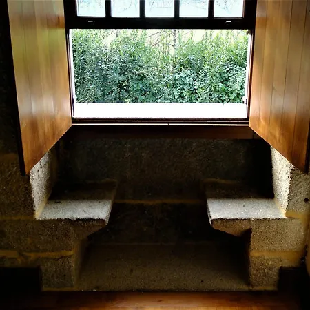 Casas Da Azenha Do Rio * Barreiros (Amares)