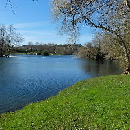 Casas Da Azenha Do Rio * Barreiros (Amares)