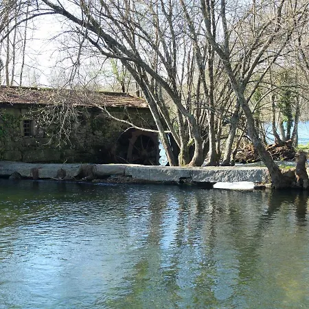 Casas Da Azenha Do Rio Barreiros (Amares)