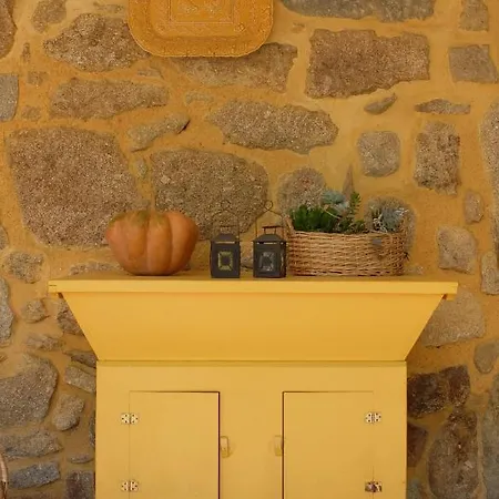 Casas Da Azenha Do Rio Barreiros (Amares)