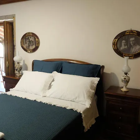 Casas Da Azenha Do Rio Barreiros (Amares)