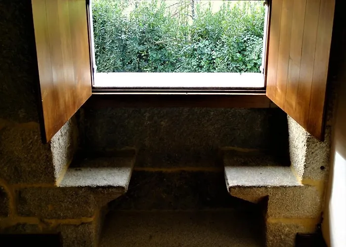 Casas Da Azenha Do Rio * Barreiros (Amares)