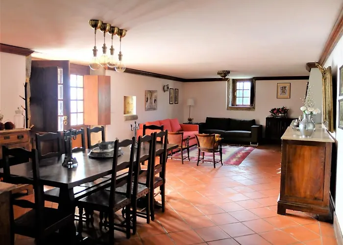 Casas Da Azenha Do Rio Barreiros (Amares)