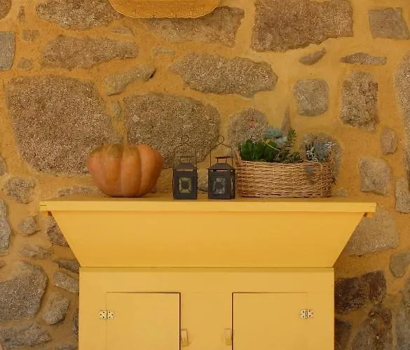 Casas Da Azenha Do Rio Barreiros (Amares)