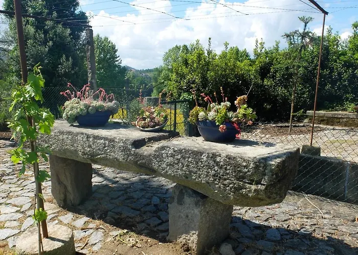 Casas Da Azenha Do Rio Barreiros (Amares)