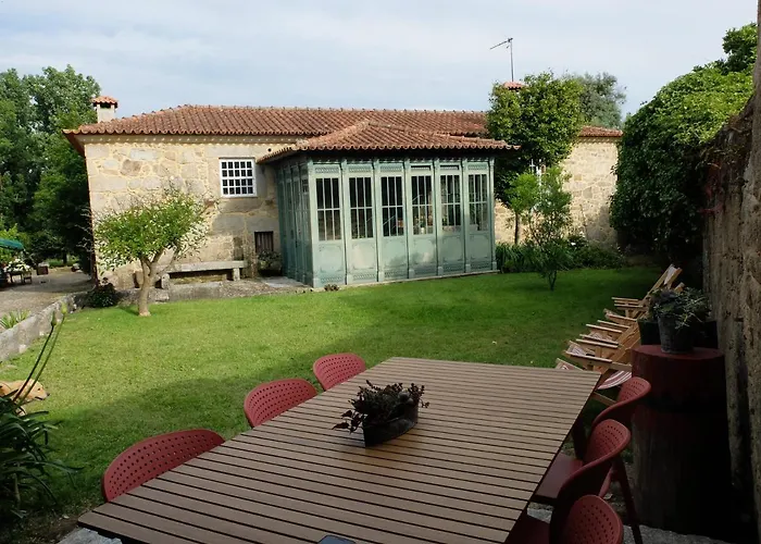 Casas Da Azenha Do Rio * Barreiros (Amares)